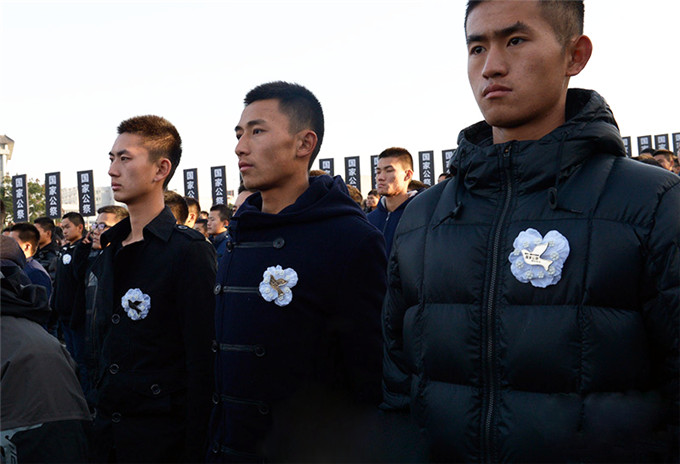 愛(ài)濤文化為南京大屠殺死難者國(guó)家公祭儀式設(shè)計(jì)制作佩戴胸花
